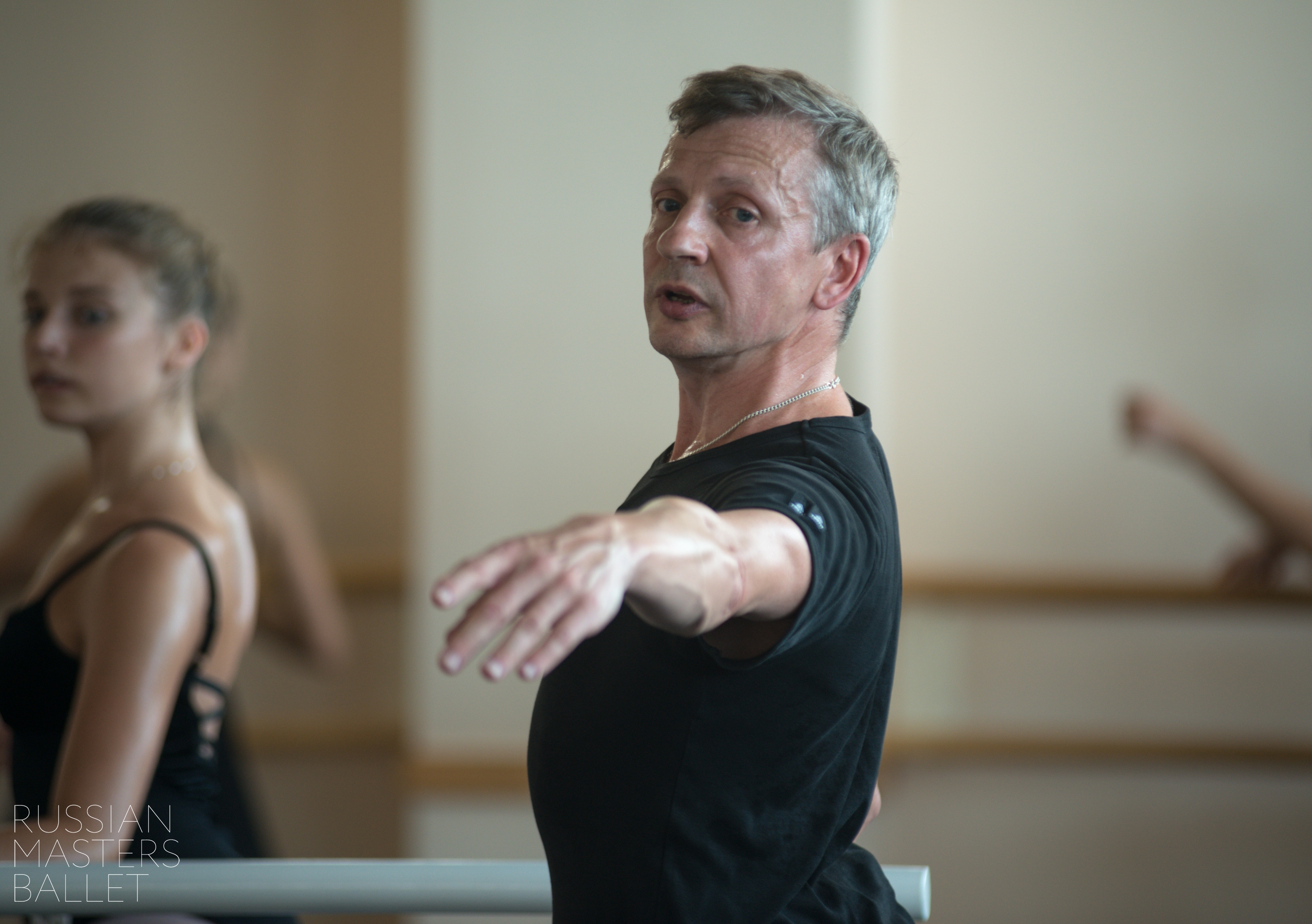 Dmitriy Shevtsov - Profesora de ballet