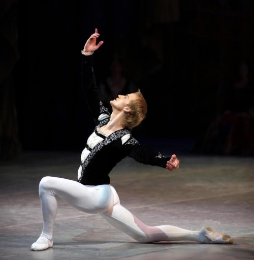 Denis Matvyenko - bailarín de ballet