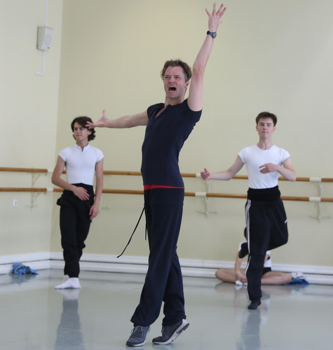 Mikhail Sivakov - Profesora de ballet